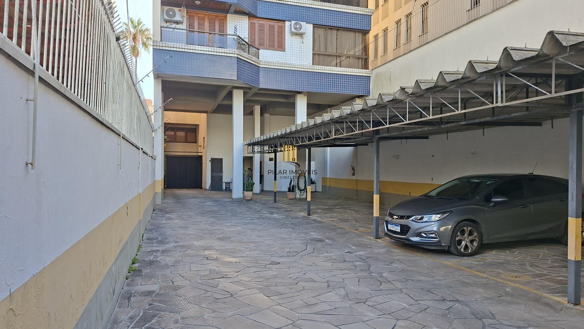 Apartamento com sacada e suite