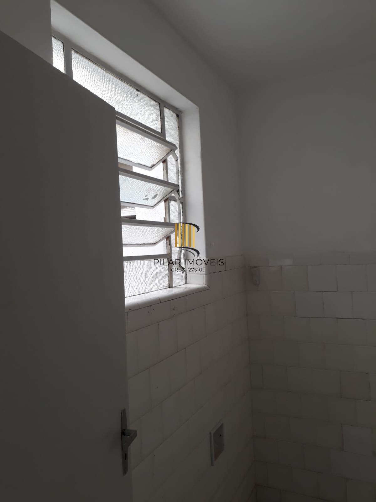 Kitnet desocupada no Menino Deus - Porto Alegre - Preço atrativo!