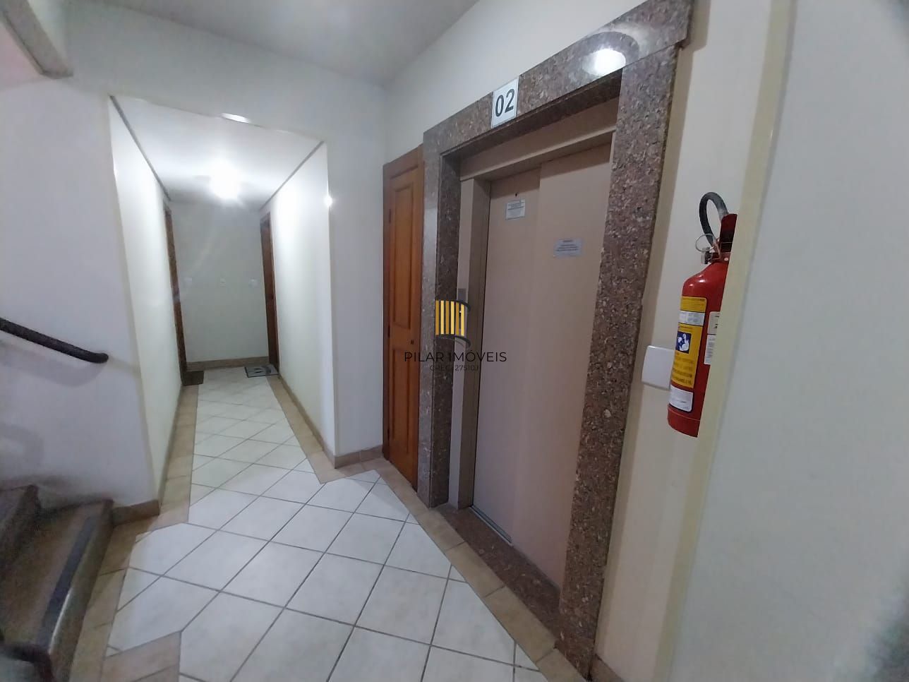Excelente apartamento, BOX duplo, Cidade Baixa, 3D, 1 suite, semimobiliado, sala de jantar e 2 salas de estar, lareira e churrasqueira. 2 banheiros.