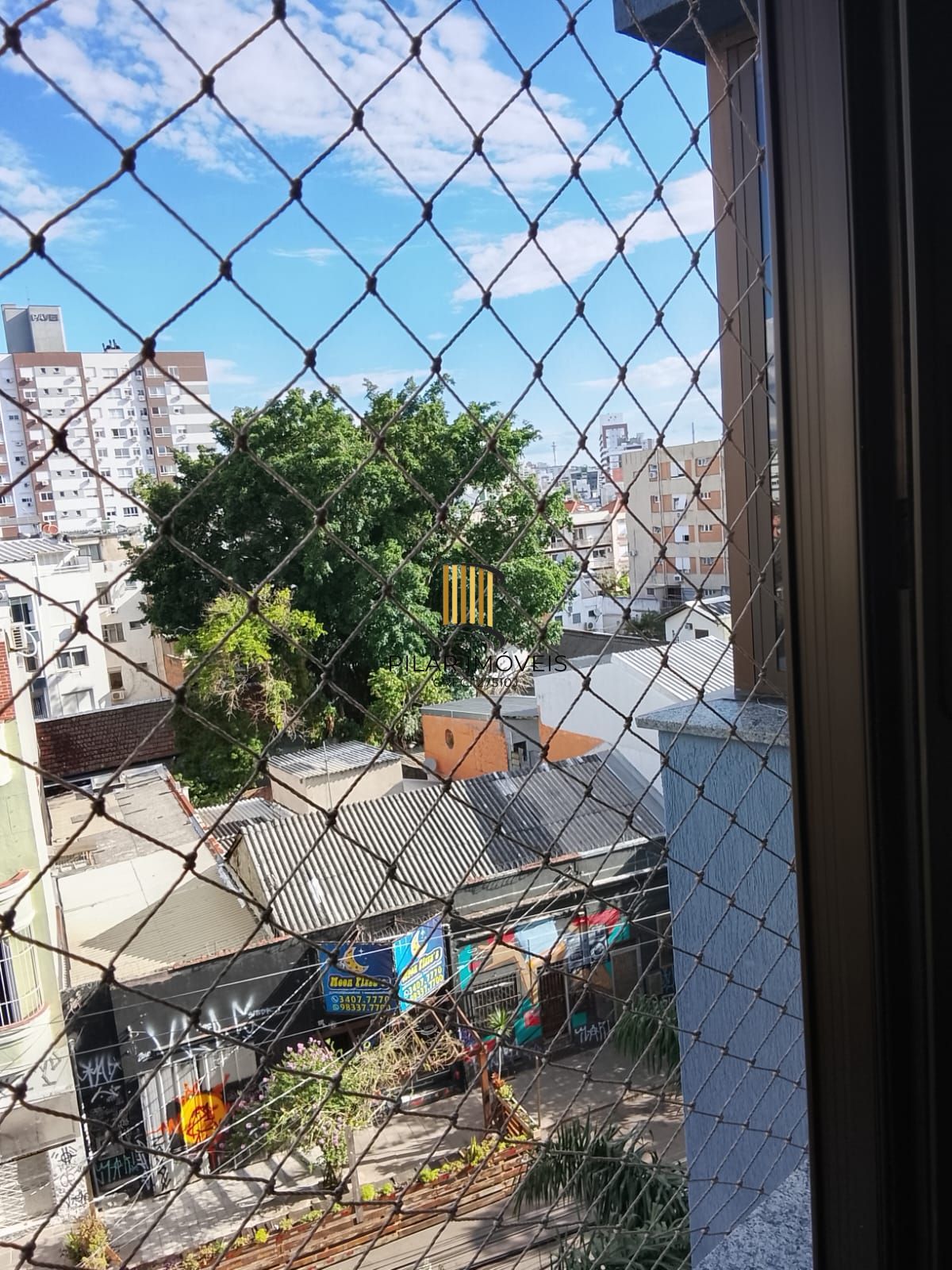 Excelente Apartamento 3D, transformado em 2D, closet mobiliado c/ vaga - Cidade Baixa - Preço Atrativo