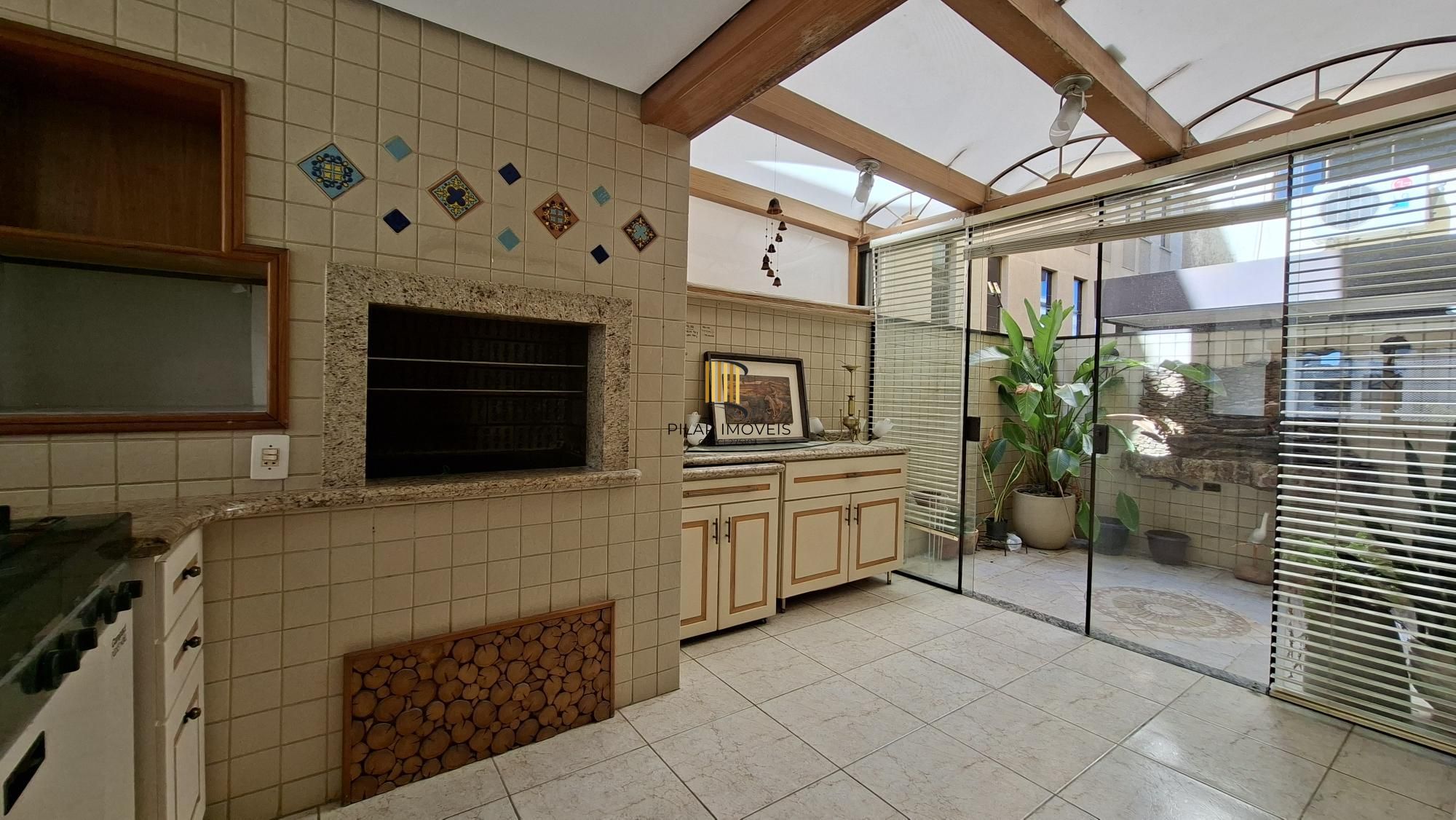 Apartamento com sacada e suite