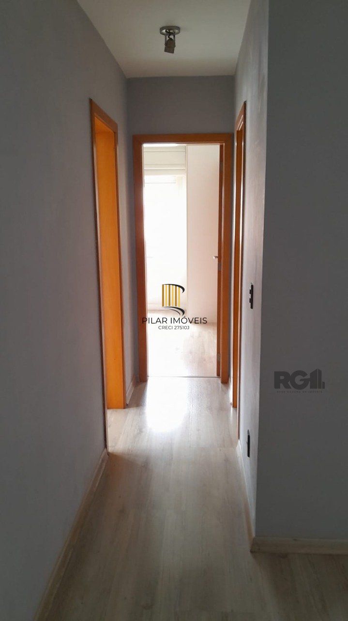 Apartamento semi- mobiliado 02 dormitórios, 01 suíte,andar alto,na Cidade Baixa