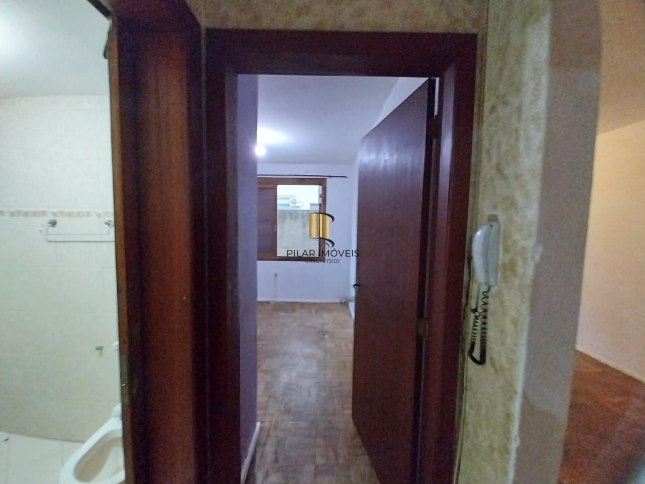 Apartamento térreo, 2 dormitórios. 2 banheiros, demais peças, Menino Deus