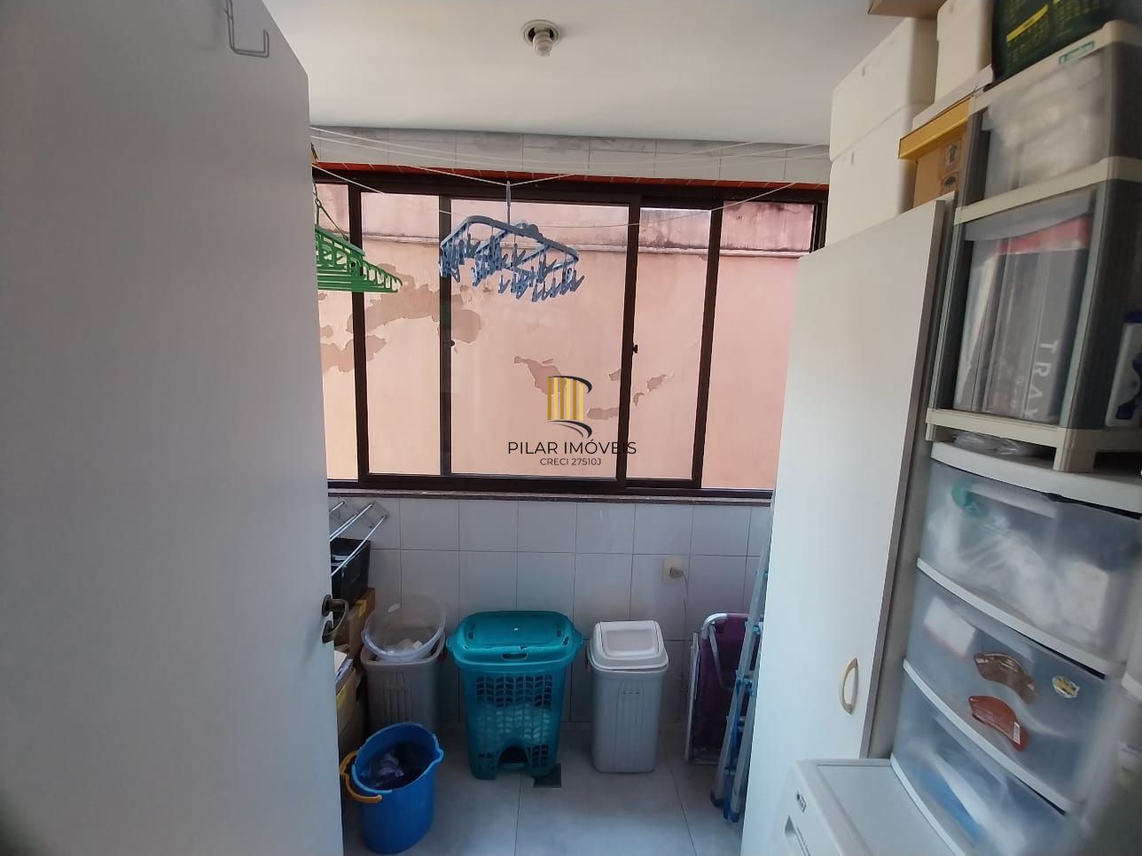 Excelente apartamento, BOX duplo, Cidade Baixa, 3D, 1 suite, semimobiliado, sala de jantar e 2 salas de estar, lareira e churrasqueira. 2 banheiros.