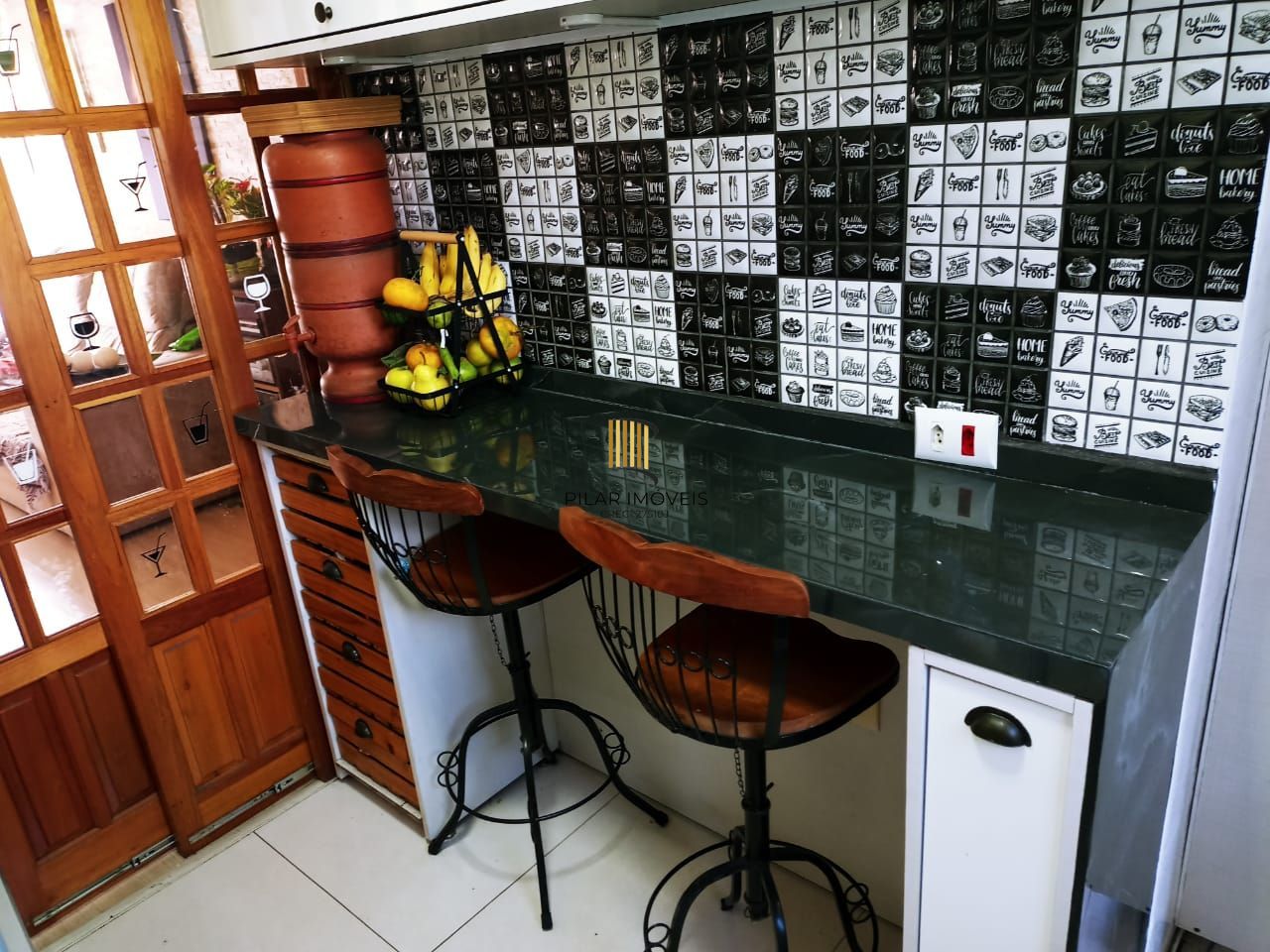Apartamento com 2 Quartos,com box,no Bairro Humaitá