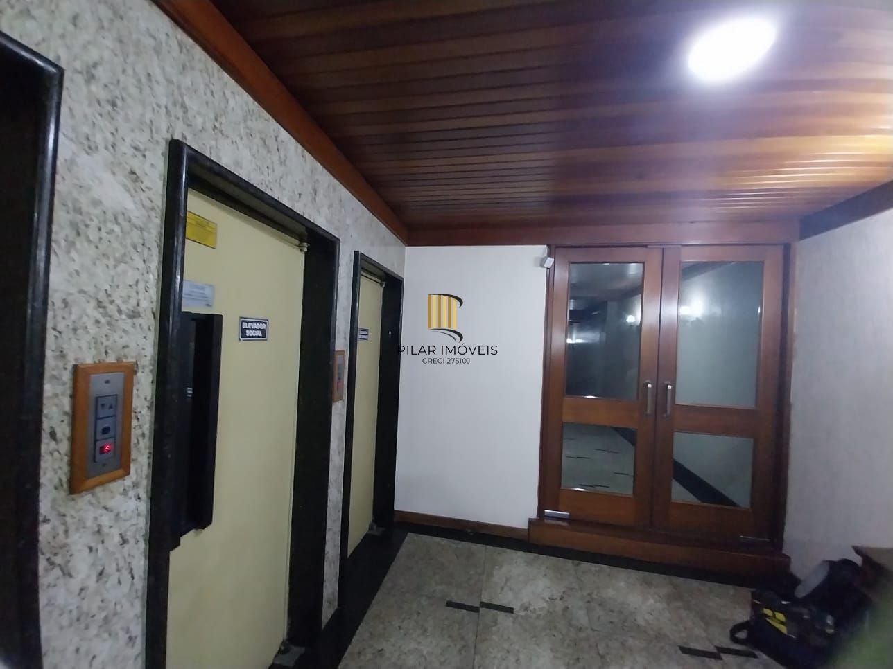 Oportunidade Excelente Apartamento 1D Mobiliado 2 piso com elevador Cidade Baixa.