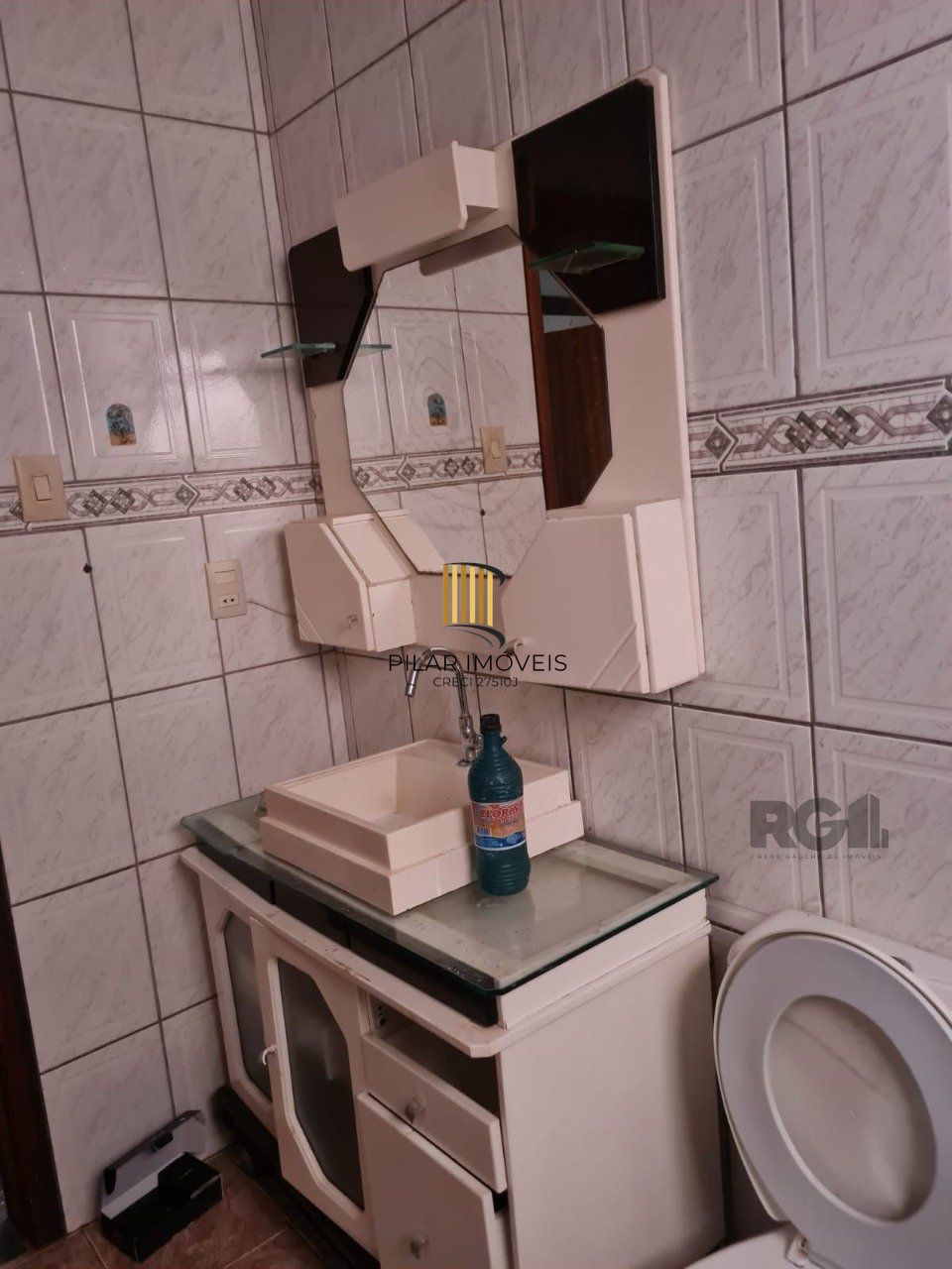 Apartamento à venda no bairro Santa Tereza, em Porto Alegre. Localizado na Rua Orfanotrófio