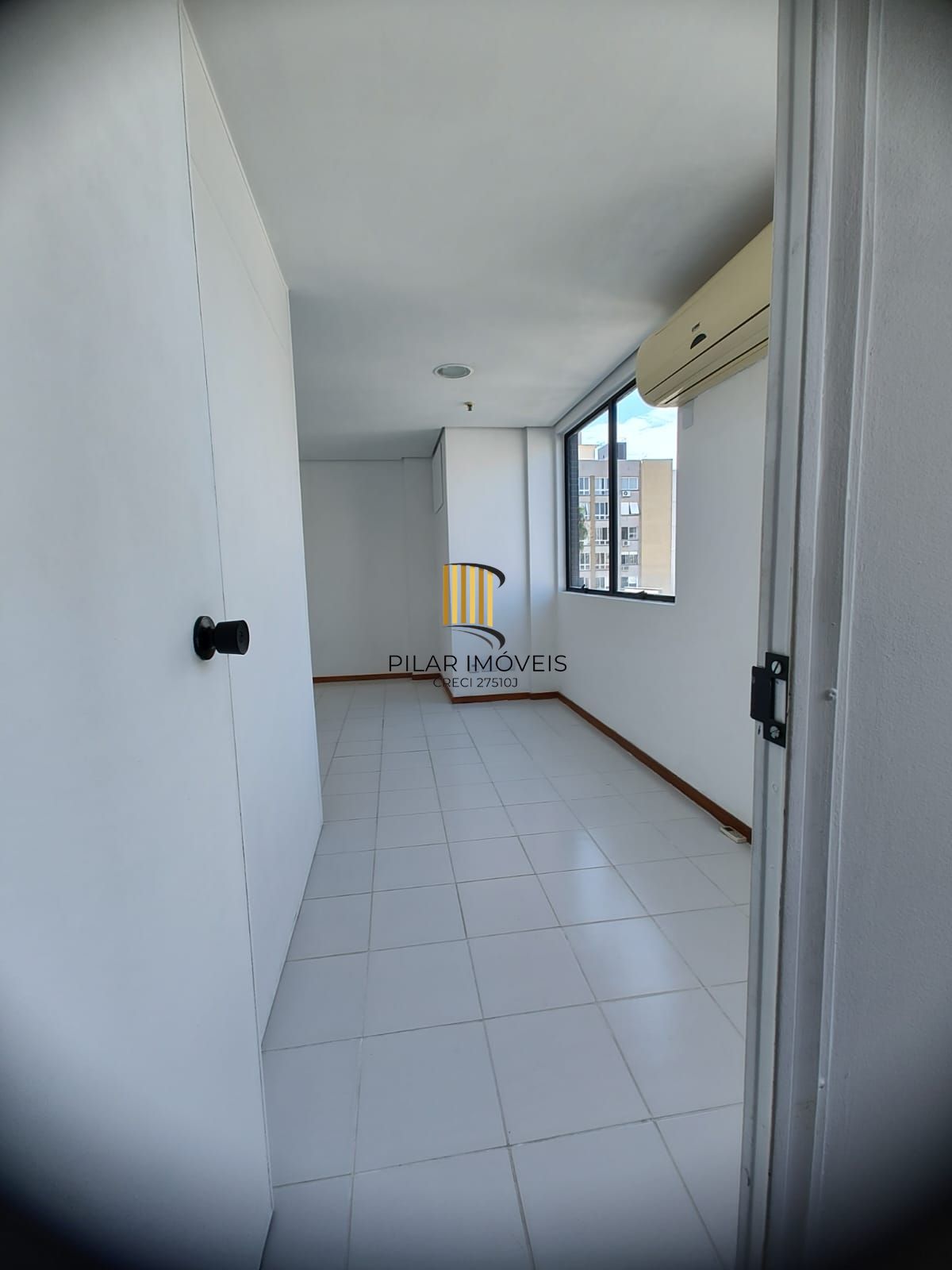 Salão comercial no bairro Menino Deus