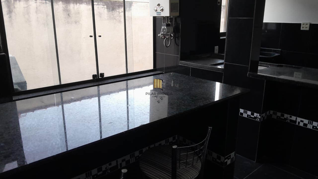 Amplo apartamento de frente de 2 quartos,com sacada,churrasqueira na cozinha