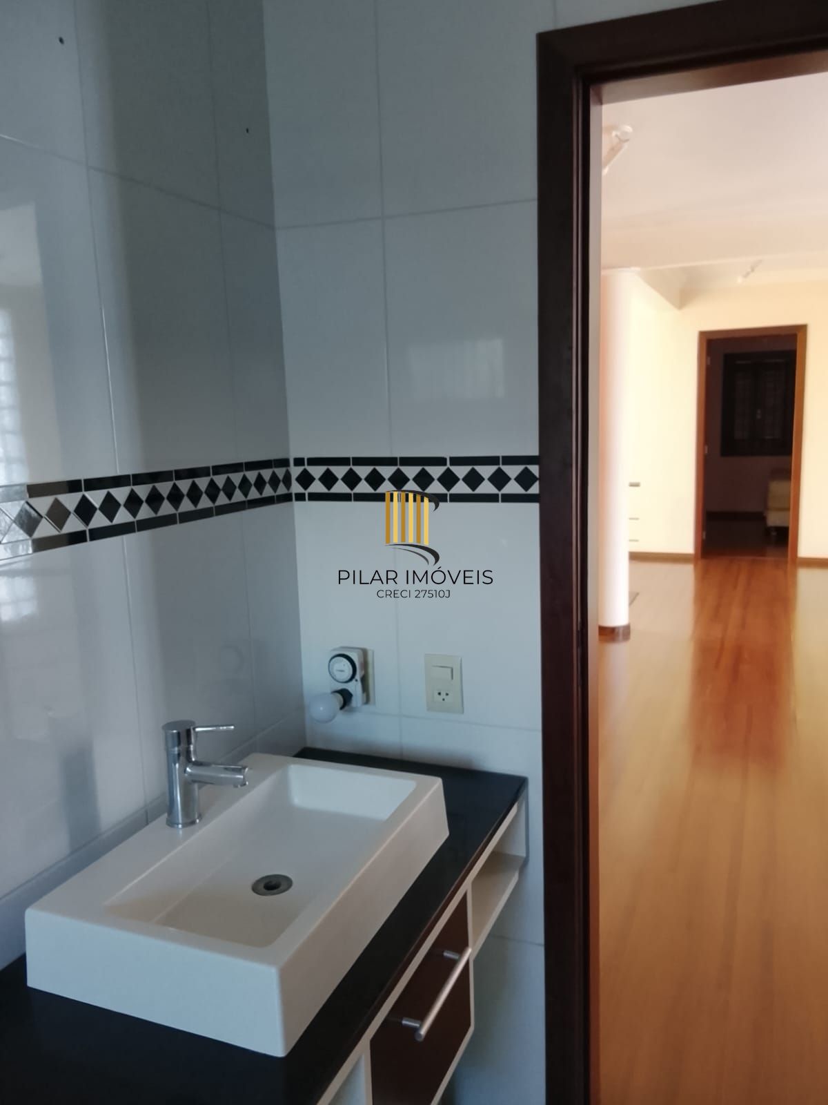 CASA / SOBRADO 5D e 10 vagas 3 Banheiros - Pátio enorme c/ Jacuzi e Pergolado - Living 3 ambientes - Sta Teresa