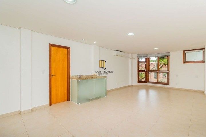 Sala,bairro Petrópolis, com ampla metragem,43,20M2, conservação impecável