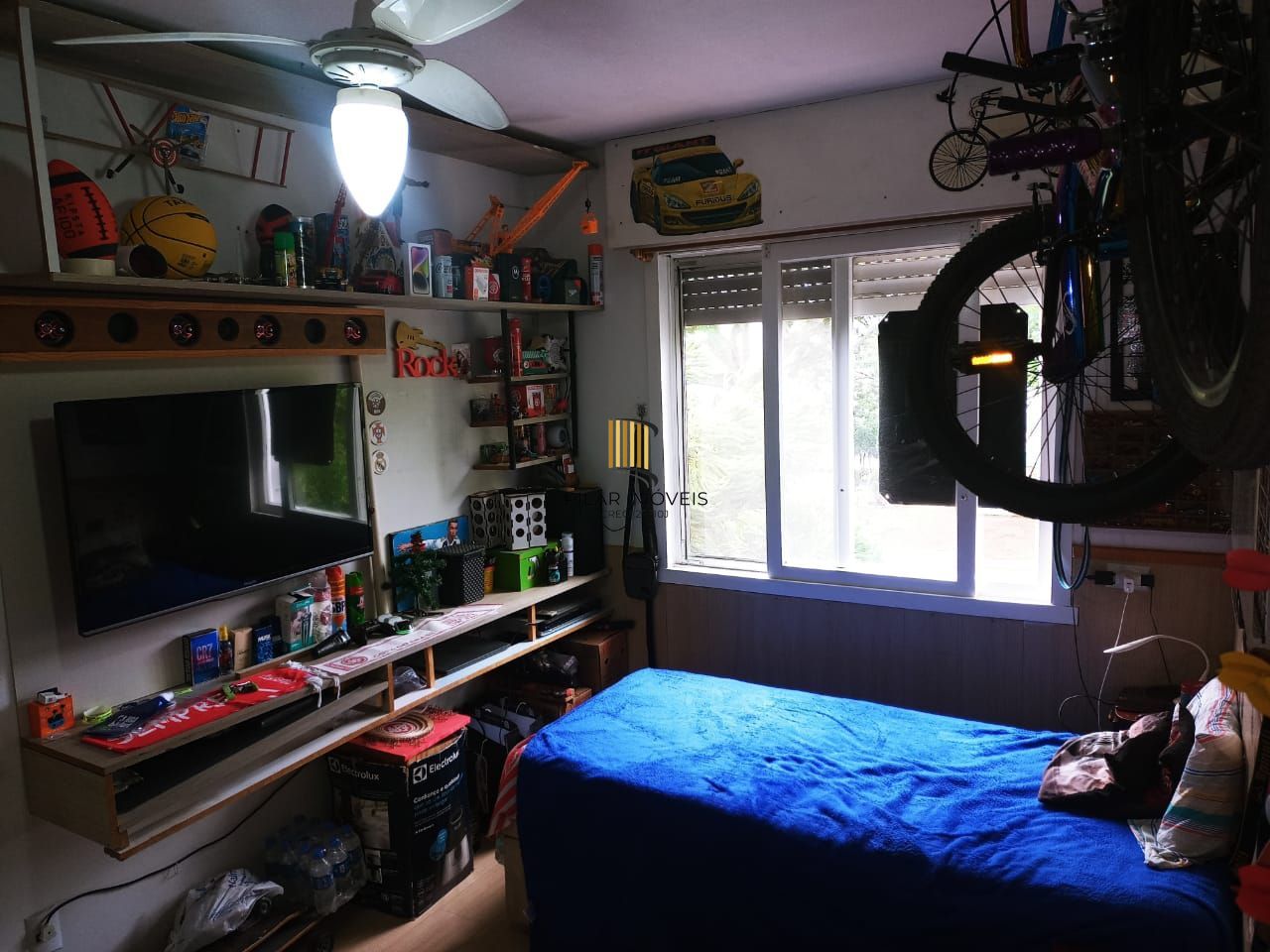Apartamento com 2 Quartos,com box,no Bairro Humaitá