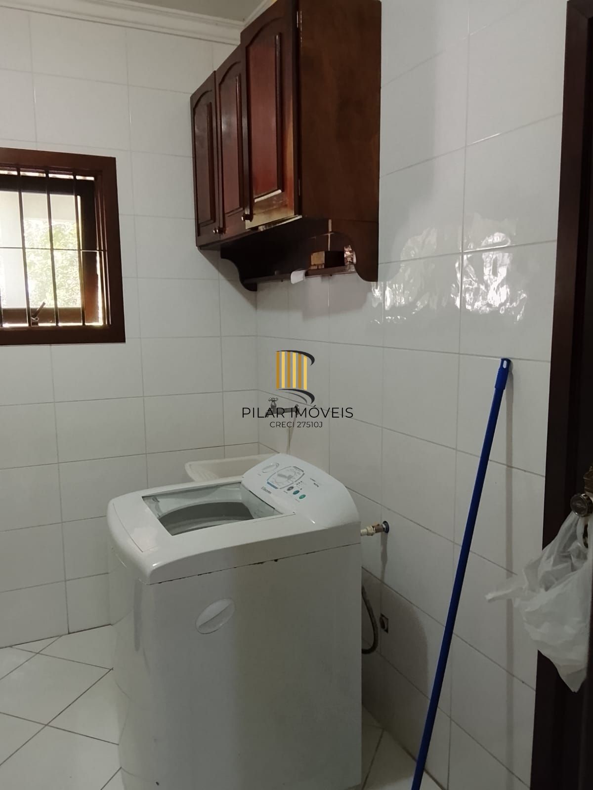 CASA / SOBRADO 5D e 10 vagas 3 Banheiros - Pátio enorme c/ Jacuzi e Pergolado - Living 3 ambientes - Sta Teresa