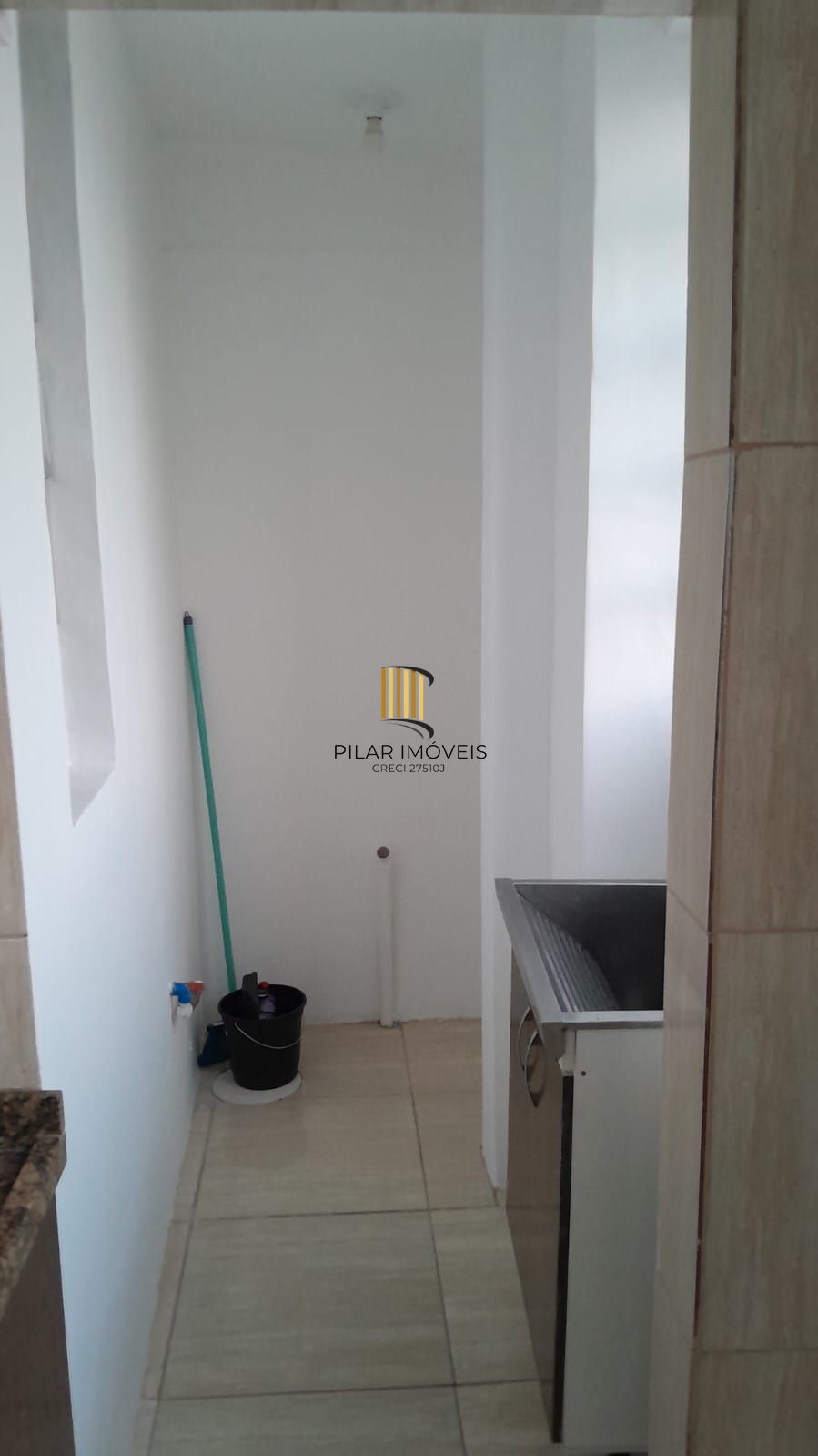 Excelente e amplo apartamento 2D desocupado na Cidade Baixa, Porto Alegre, Preço Atrativo.
