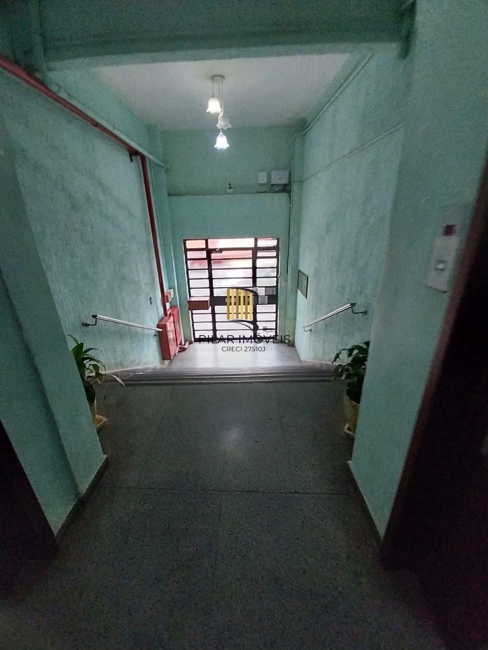 JK recém reformado, 2 piso, elevador, andradas esquina com Bento Martins, centro histórico