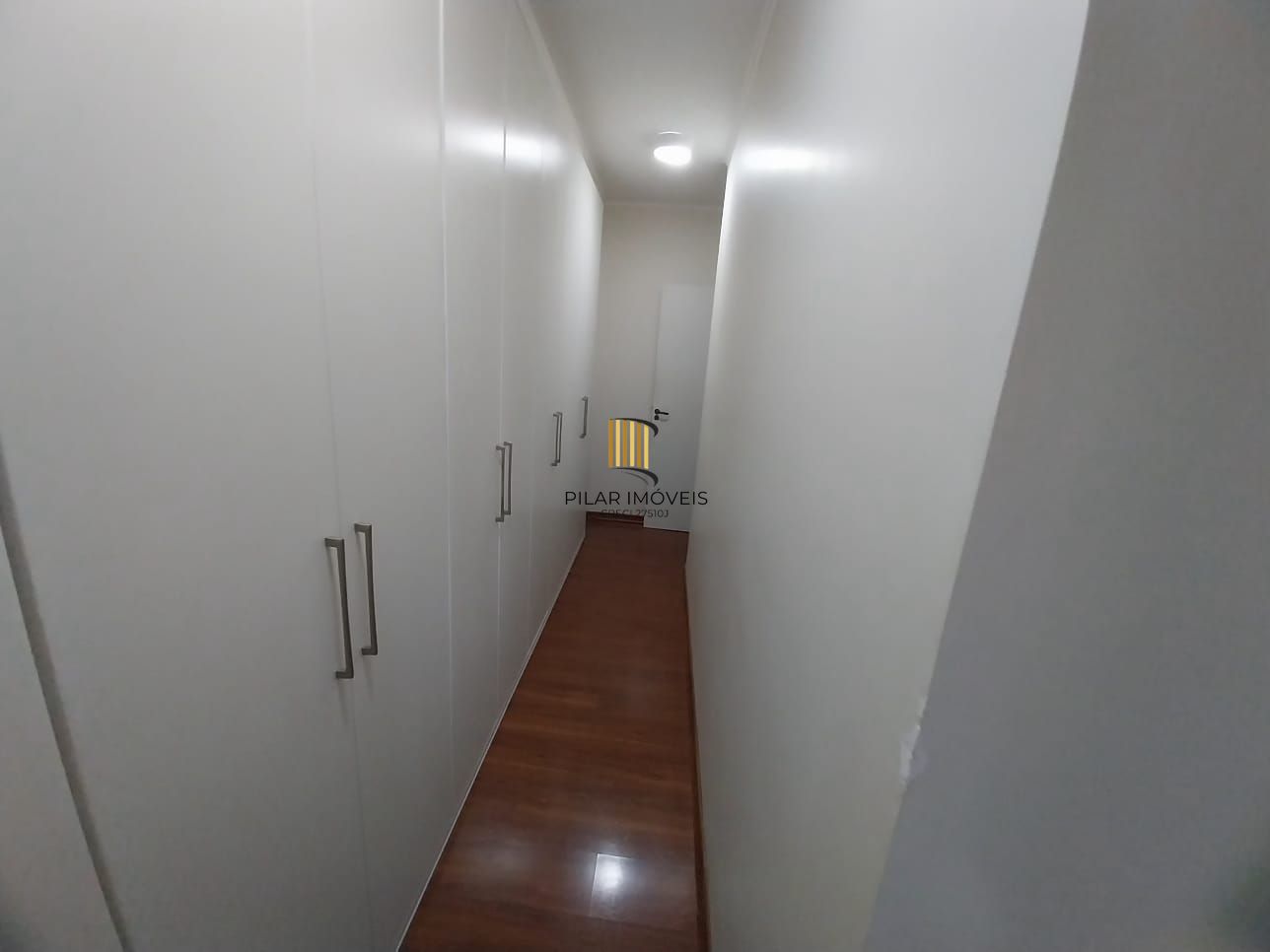 Excelente apartamento, BOX duplo, Cidade Baixa, 3D, 1 suite, semimobiliado, sala de jantar e 2 salas de estar, lareira e churrasqueira. 2 banheiros.
