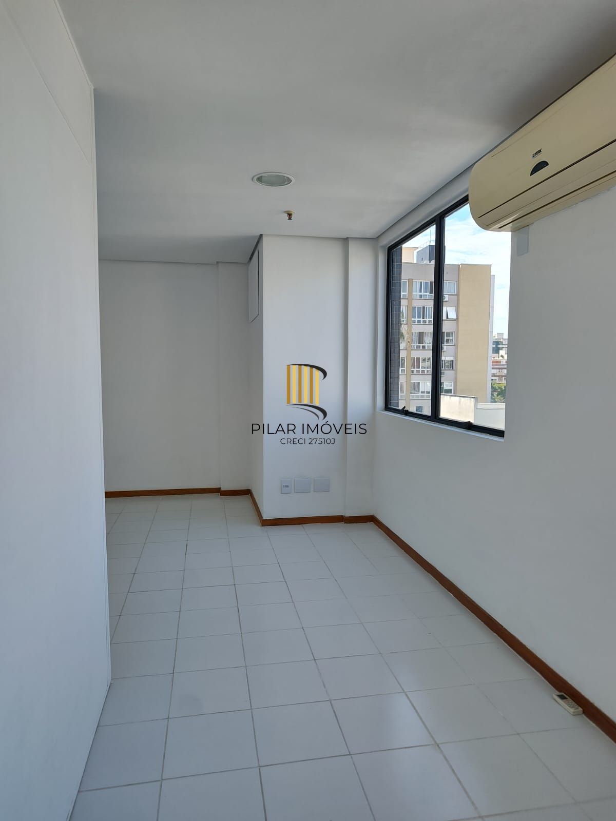 Salão comercial no bairro Menino Deus