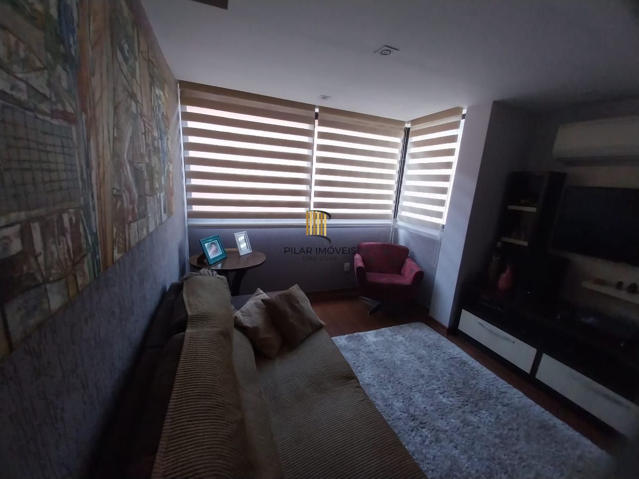 Excelente apartamento, BOX duplo, Cidade Baixa, 3D, 1 suite, semimobiliado, sala de jantar e 2 salas de estar, lareira e churrasqueira. 2 banheiros.