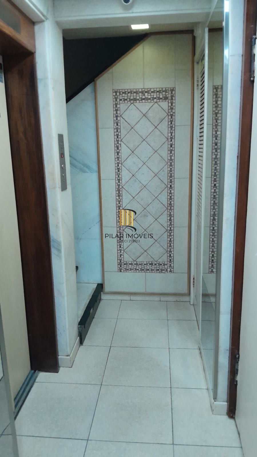 Excelente e amplo apartamento 2D desocupado na Cidade Baixa, Porto Alegre, Preço Atrativo.