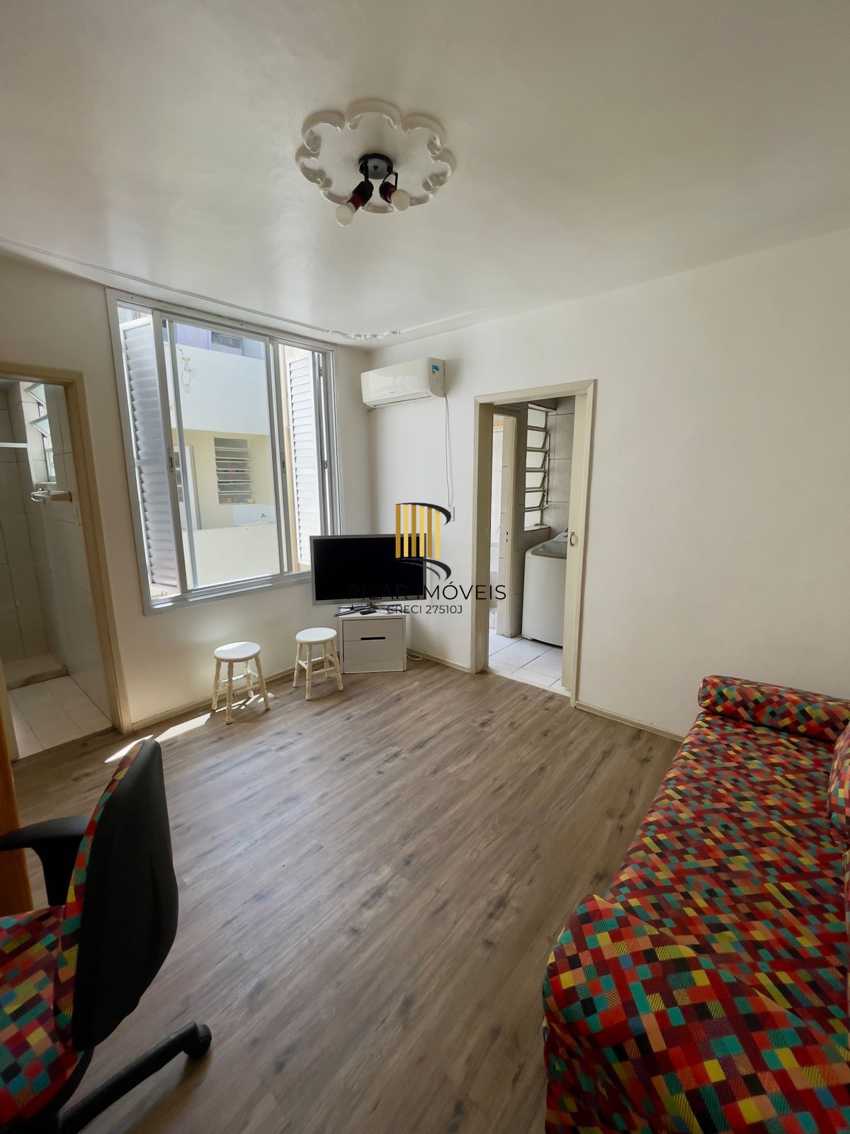 JKZÃO SALA QUARTO CONJUGADOS, COZINHA COM ÁREA DE SERVIÇO E BANHEIRO, C. BAIXA Porto Alegre