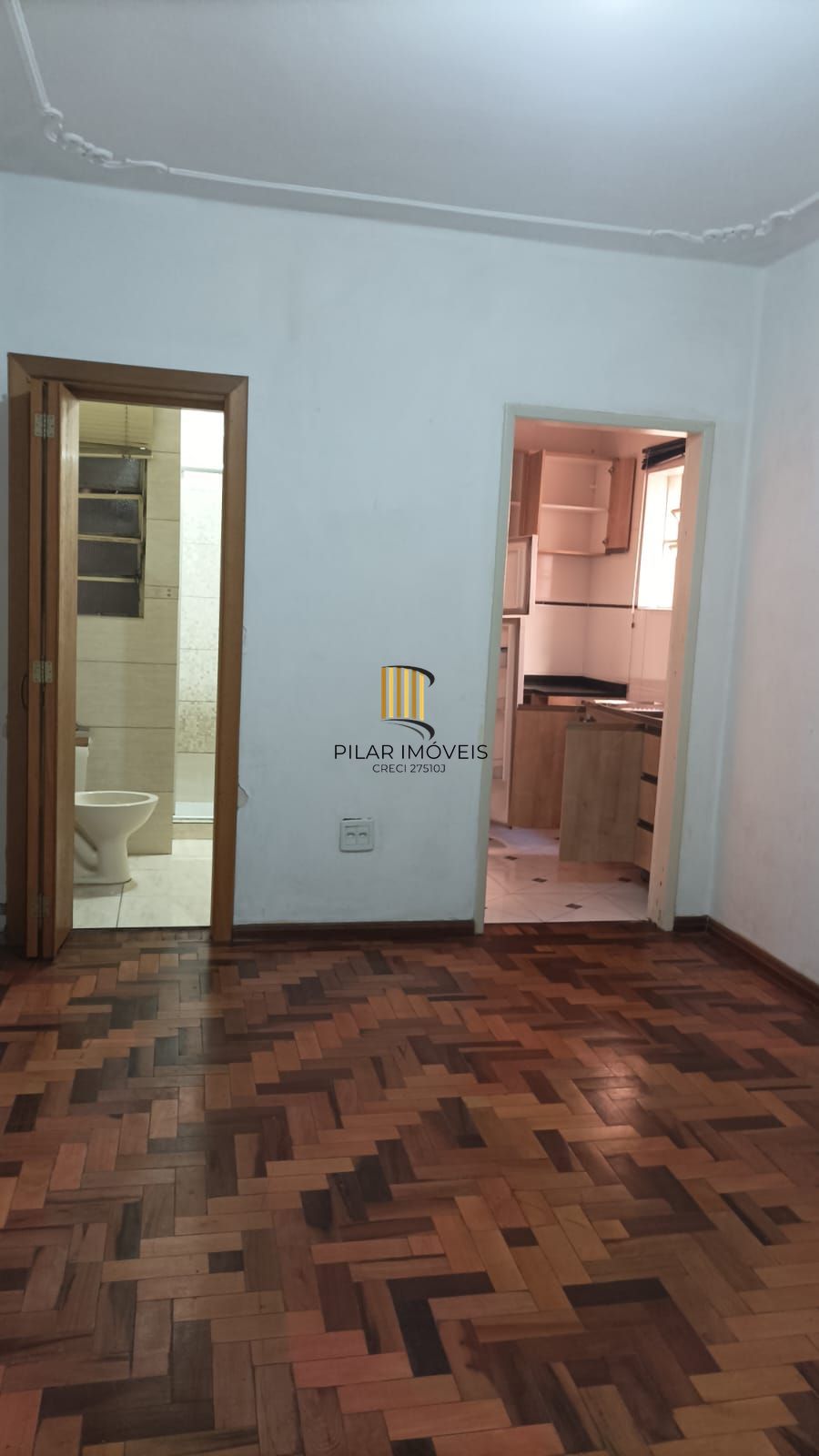 JK / Kitnet AMPLO Cidade Baixa - 1 lance de escada Preço atrativo