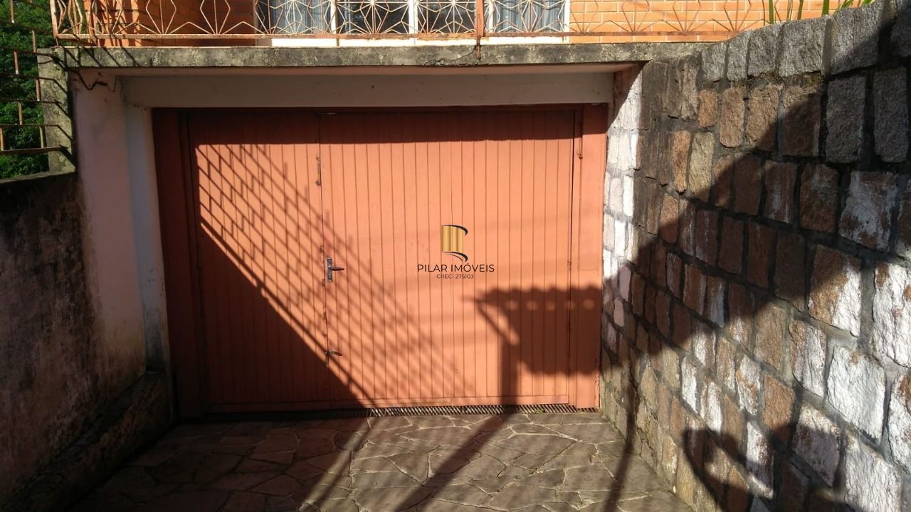 Casa para Venda - 300m², 3 dormitórios, 2 vagas - Nonoai