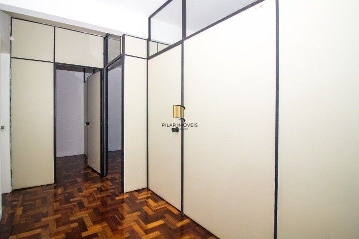 Oportunidade Sala Comercial Centro Frente andar Alto, Preço ATRATIVO.
