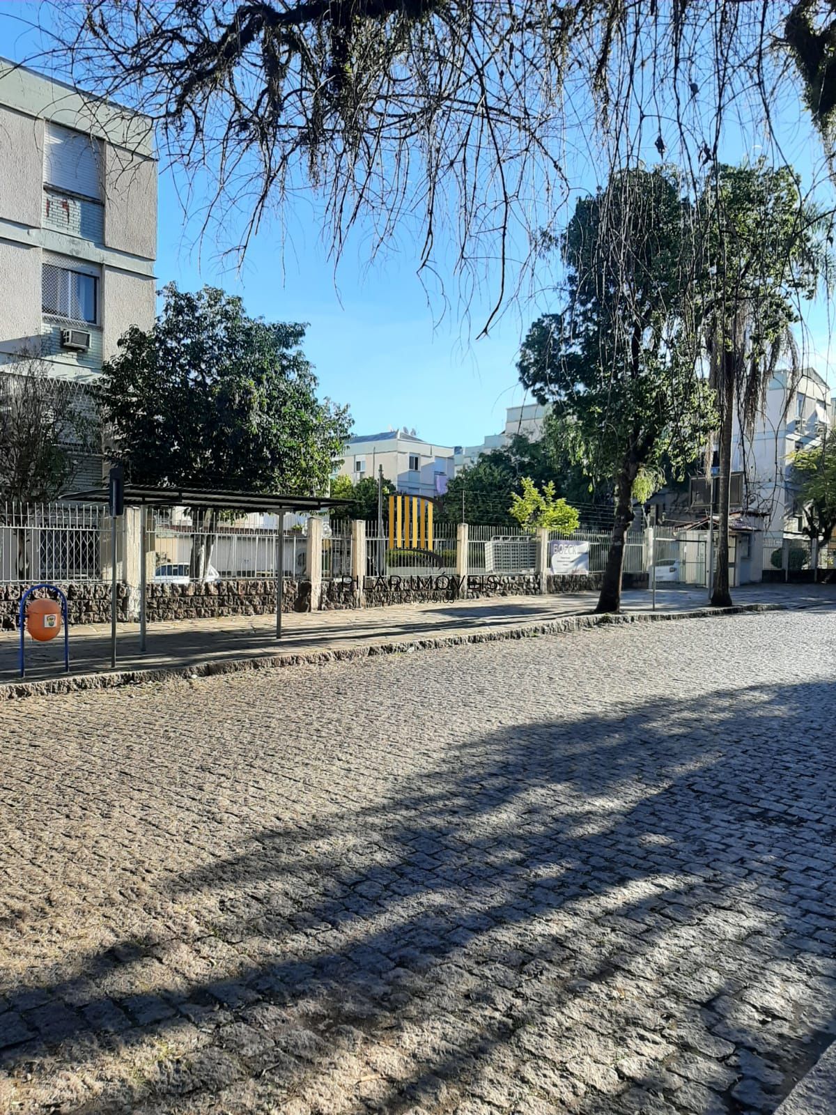 Apartamento de 3 quartos e vaga de garagem rotativa no Bairro Cristal em Porto Alegre/RS