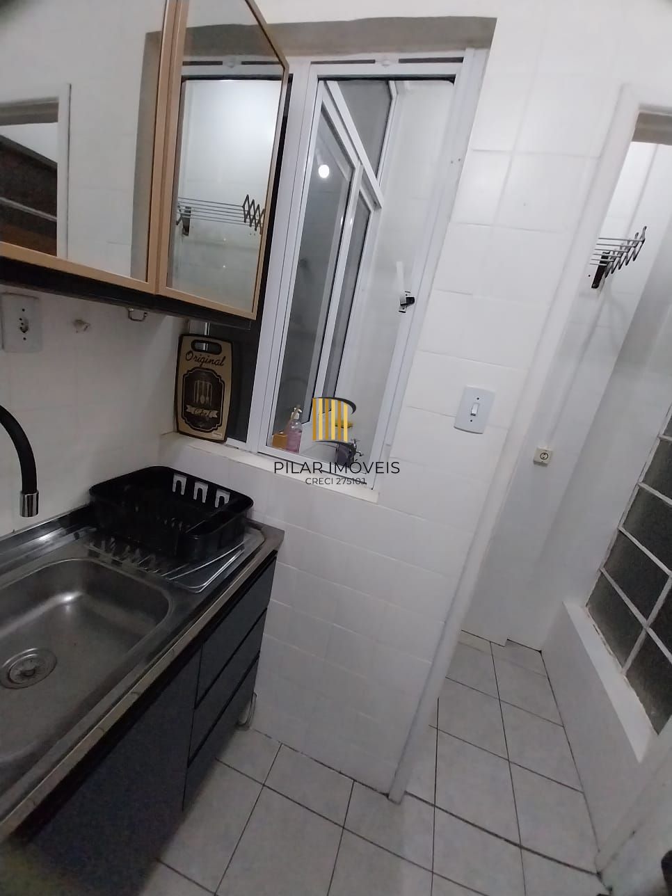 Oportunidade Excelente Apartamento 1D Mobiliado 2 piso com elevador Cidade Baixa.