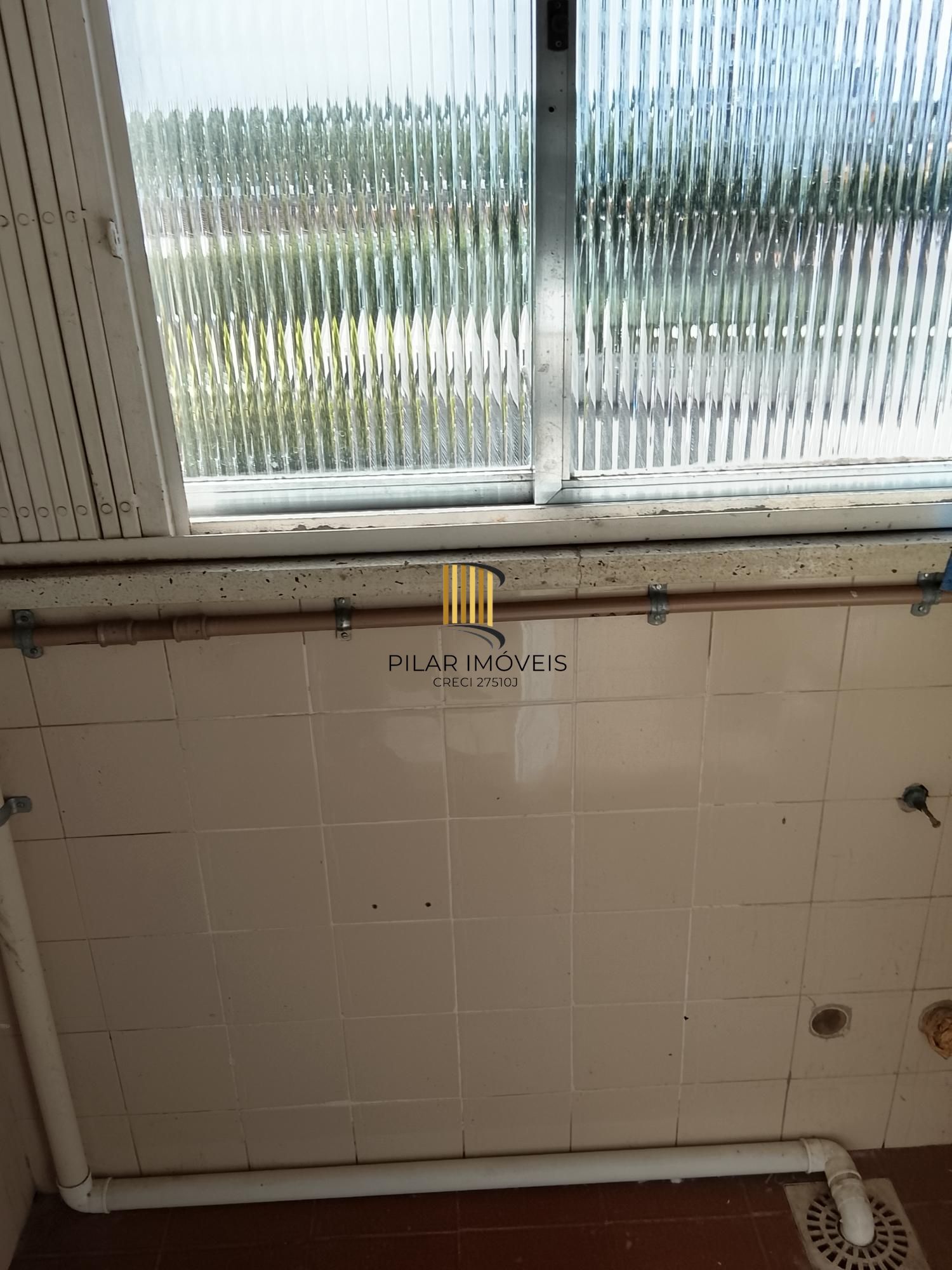 Ótimo apartamento 1D, desocupado na Medianeira, preço atrativo.