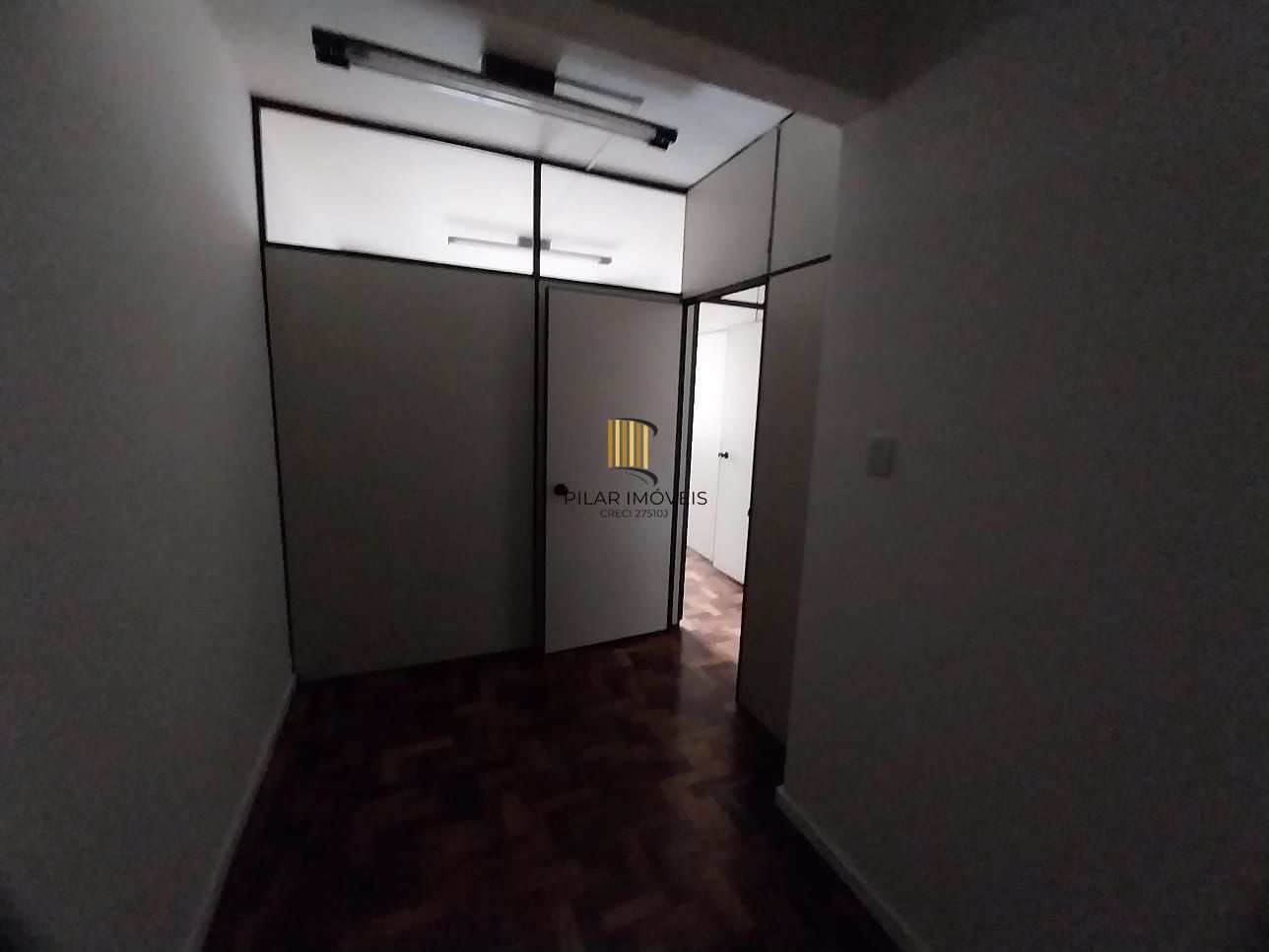 Oportunidade Sala Comercial Centro Frente andar Alto, Preço ATRATIVO.