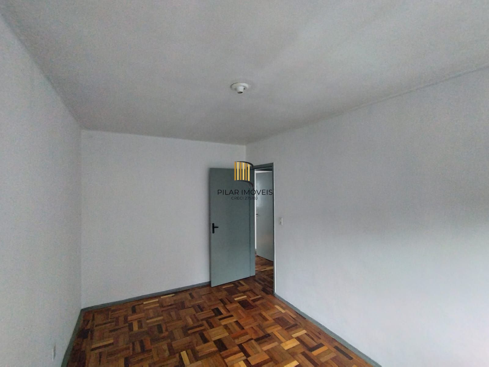 Apartamento 3D Reformado, com Box escriturado, coberto e fechado.