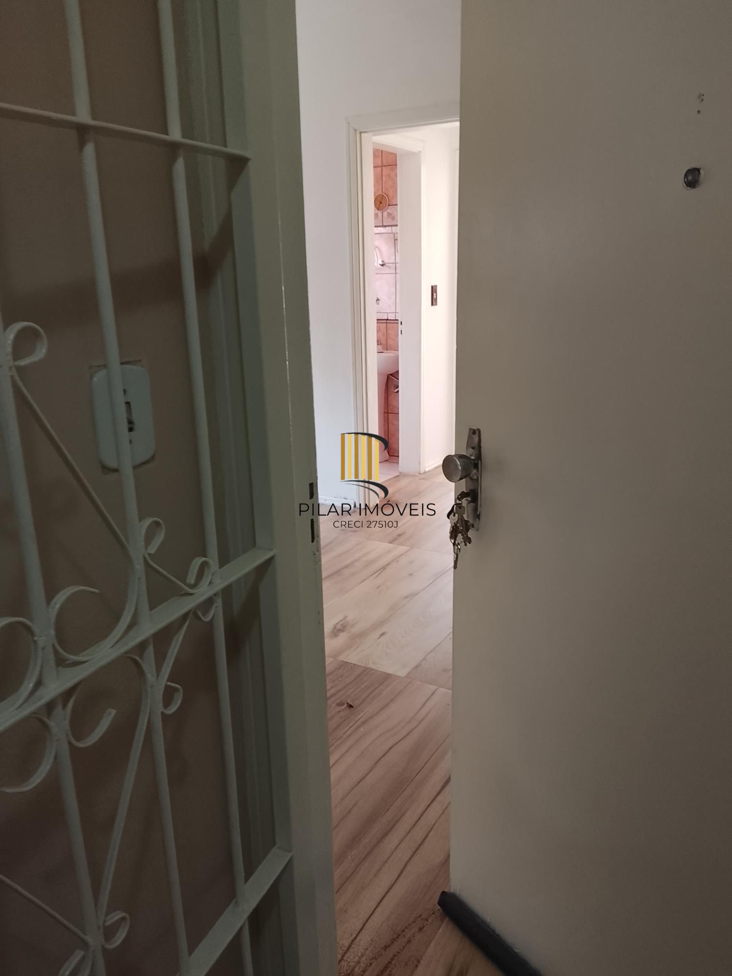 Ótimo apartamento 1D, desocupado na Medianeira, preço atrativo.