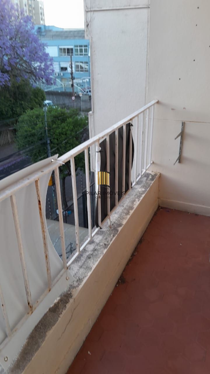 Amplo apartamento de frente de 2 quartos,com sacada,churrasqueira na cozinha