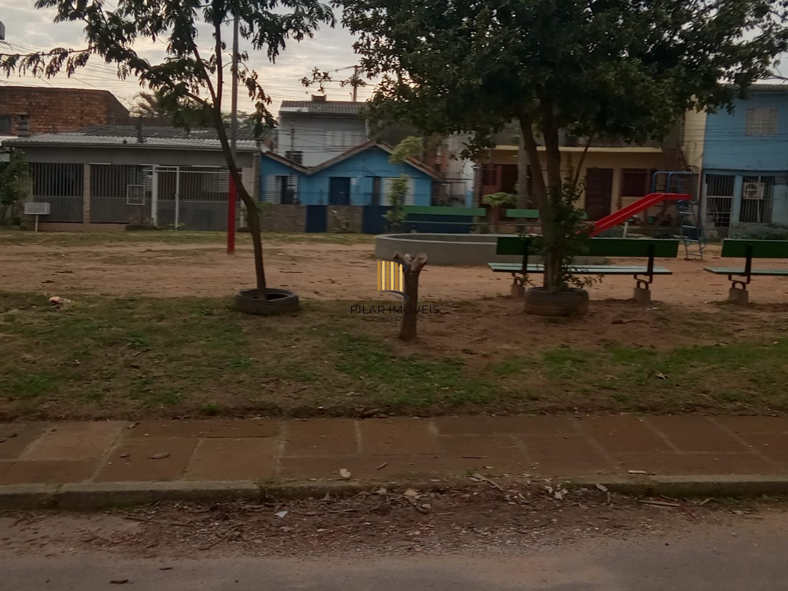 Oportunidade, casa sobrado, Humaitá e Farrapos. Porto Alegre - Preço baixo