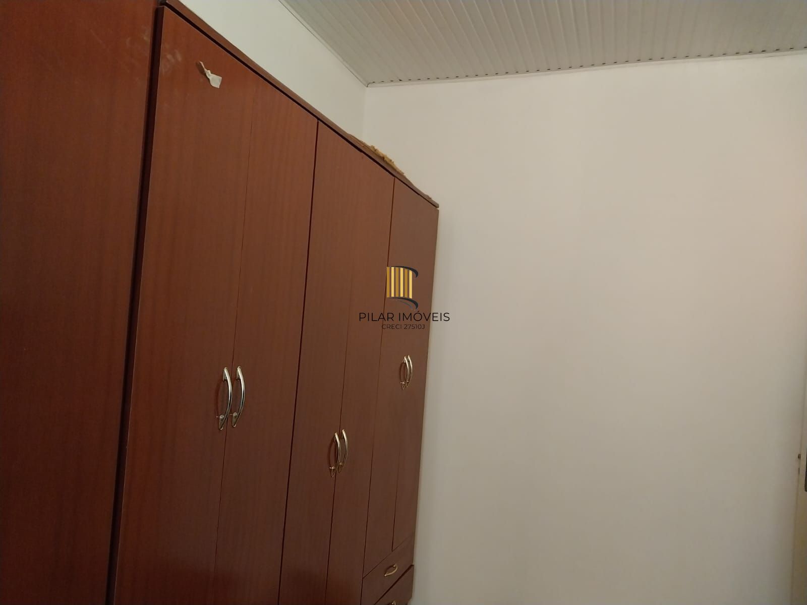 Oportunidade, partamento 1 dorm. demais peças, Trav. do Carmo.
