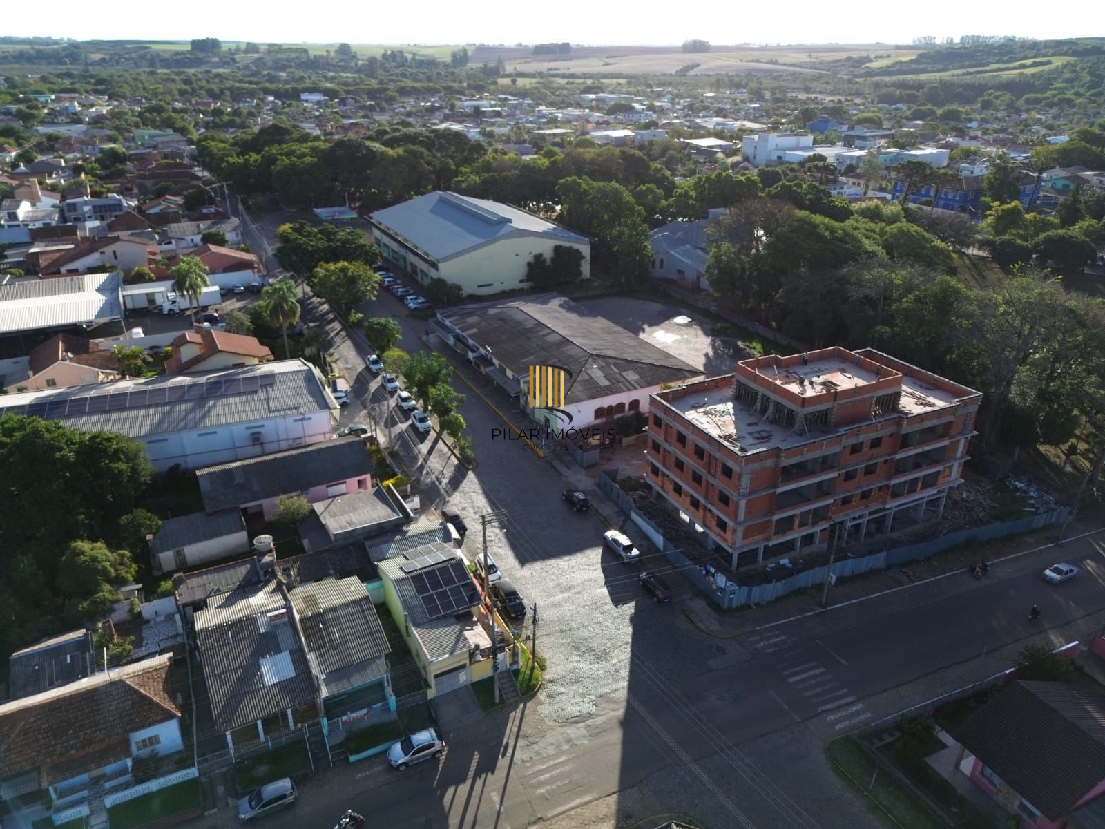 Prédio Comercial, com lojas alugadas, centro de Butiá. Preço Atrativo