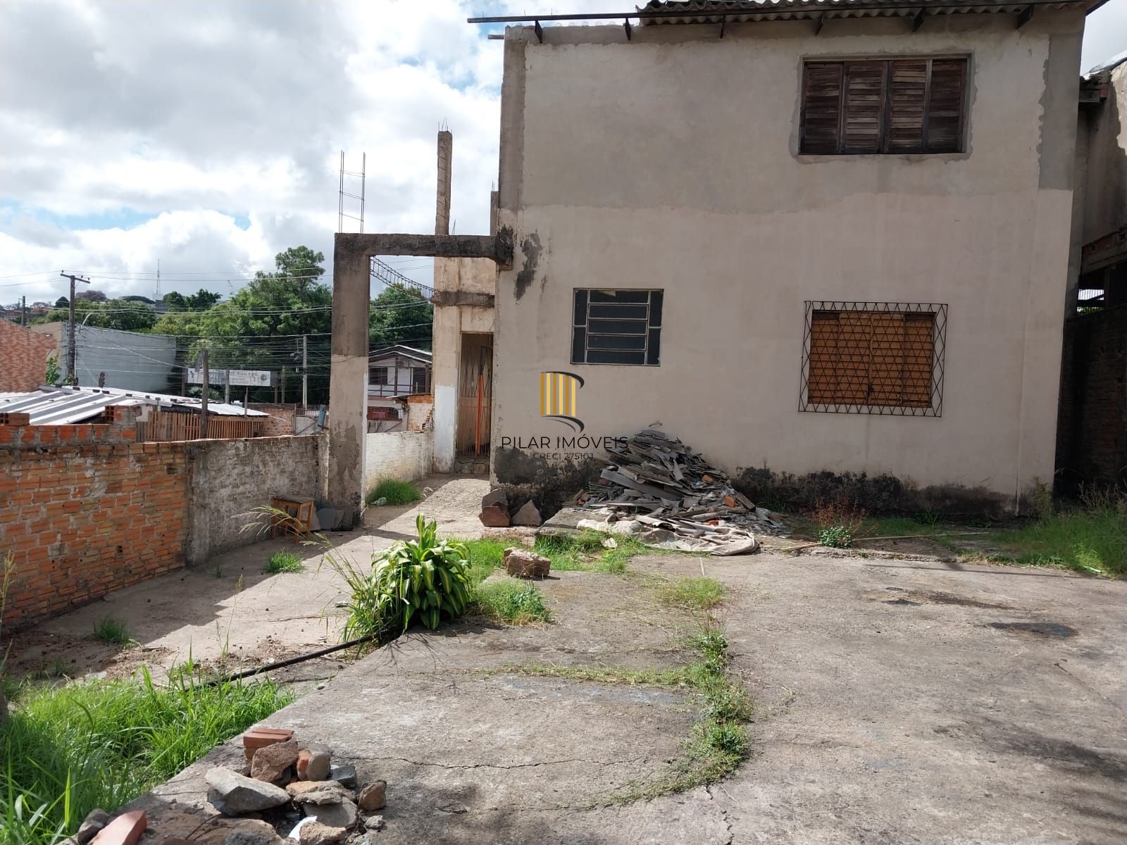 Terreno com prédio, Oportunidade excelente para construir Edifício