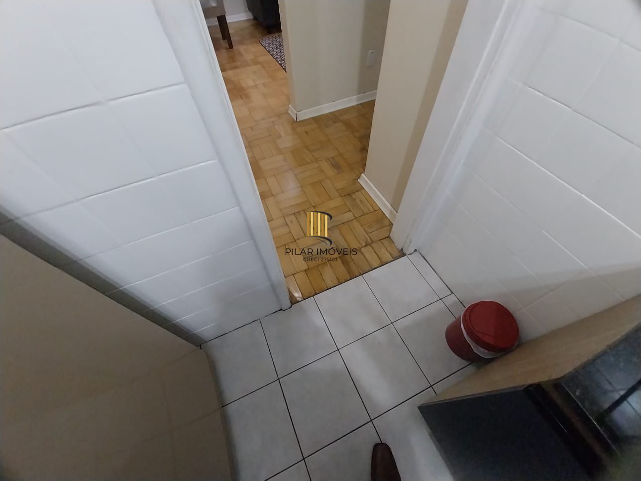 Oportunidade Excelente Apartamento 1D Mobiliado 2 piso com elevador Cidade Baixa.