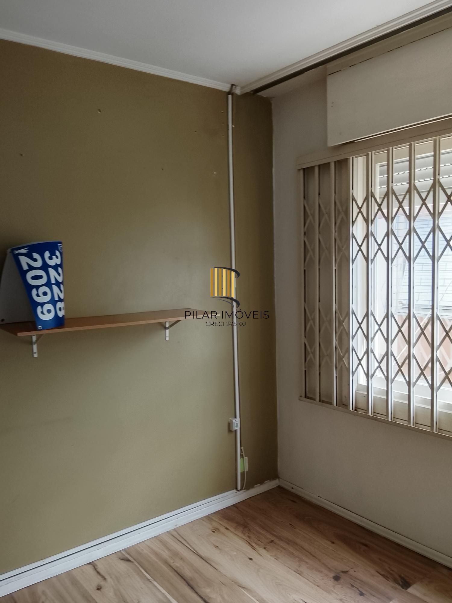 Ótimo apartamento 1D, desocupado na Medianeira, preço atrativo.