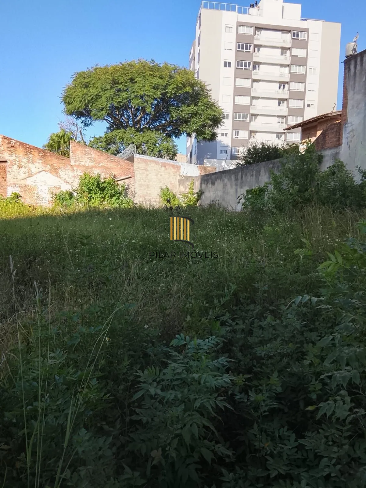 4 Terrenos residencial ou comercial, com tapume na frente, desinpedido sem muros intermediários total de 1.126,81 m²