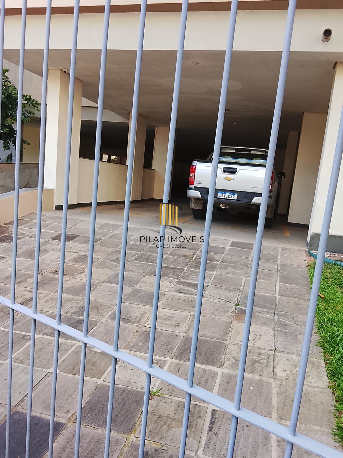 Excelente Apartamento 3D, transformado em 2D, closet mobiliado c/ vaga - Cidade Baixa - Preço Atrativo