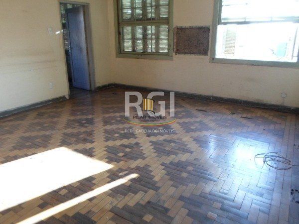 Prédio residencial e comercial, no bairro Navegantes em Porto Alegre