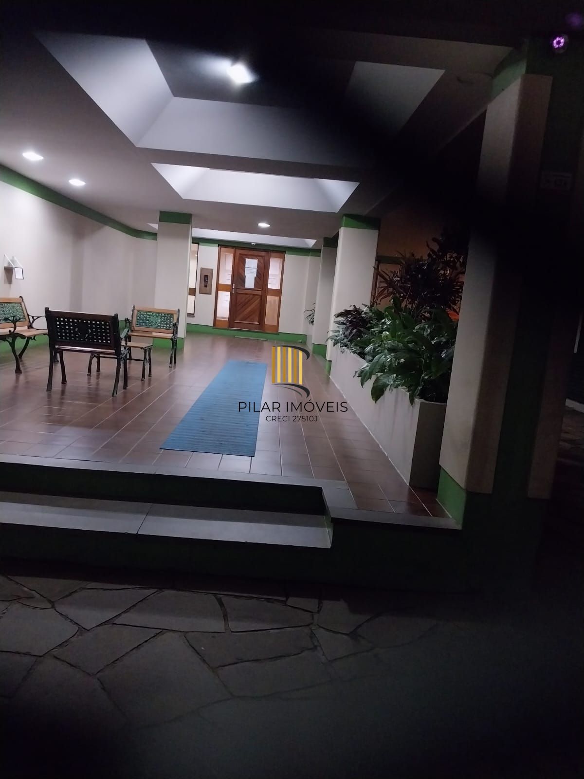 Excelente apartamento, Centro Histórico, de frente, andar alto.