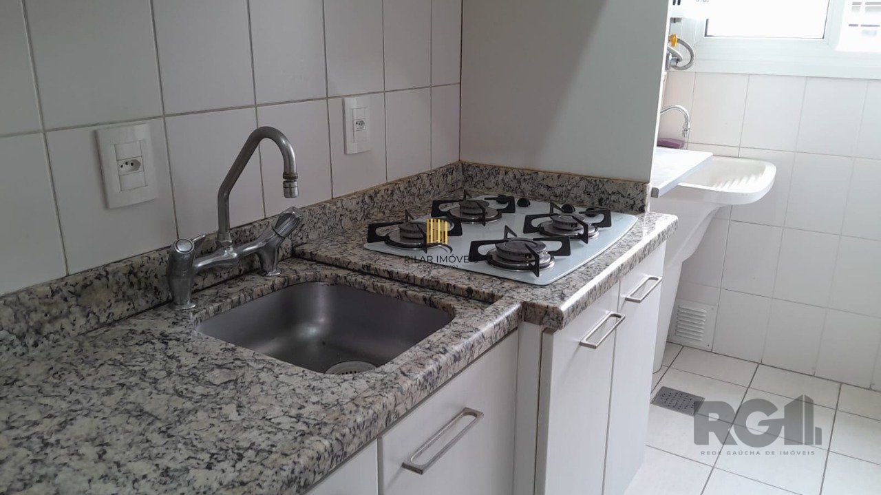 Apartamento semi- mobiliado 02 dormitórios, 01 suíte,andar alto,na Cidade Baixa