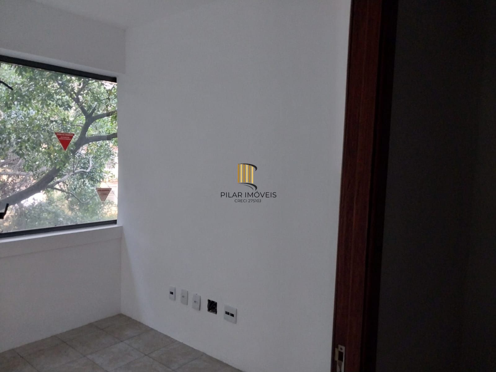 Excelente Conjunto Comercial com BOX, Zona dos Tribunais.
