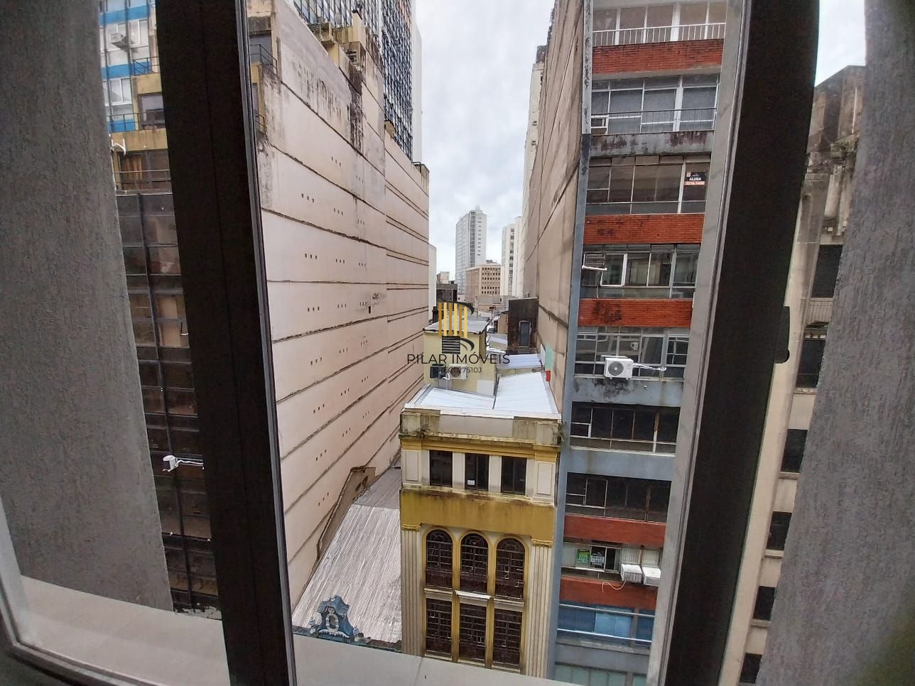 Oportunidade Sala Comercial Centro Frente andar Alto, Preço ATRATIVO.