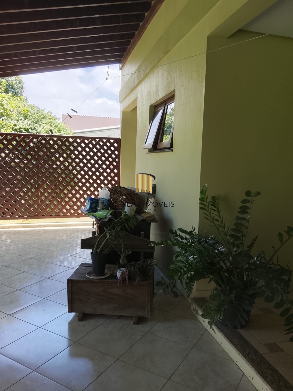 CASA / SOBRADO 5D e 10 vagas 3 Banheiros - Pátio enorme c/ Jacuzi e Pergolado - Living 3 ambientes - Sta Teresa