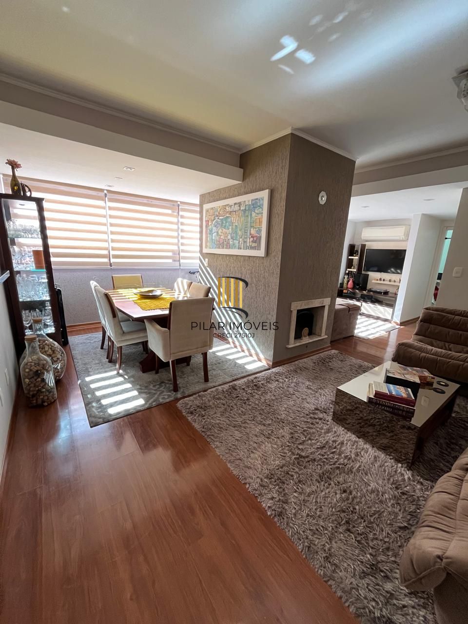 Excelente apartamento, BOX duplo, Cidade Baixa, 3D, 1 suite, semimobiliado, sala de jantar e 2 salas de estar, lareira e churrasqueira. 2 banheiros.