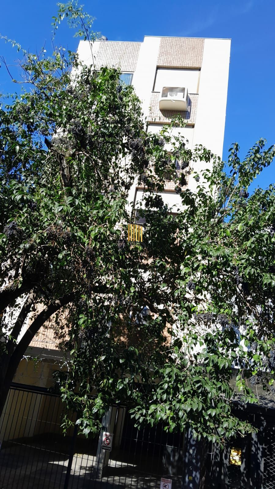 1 dormitório,suiíte,com sacada churrasqueira na Cidade Baixa